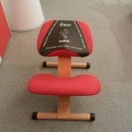 THREE SGABELLO ERGONOMICO