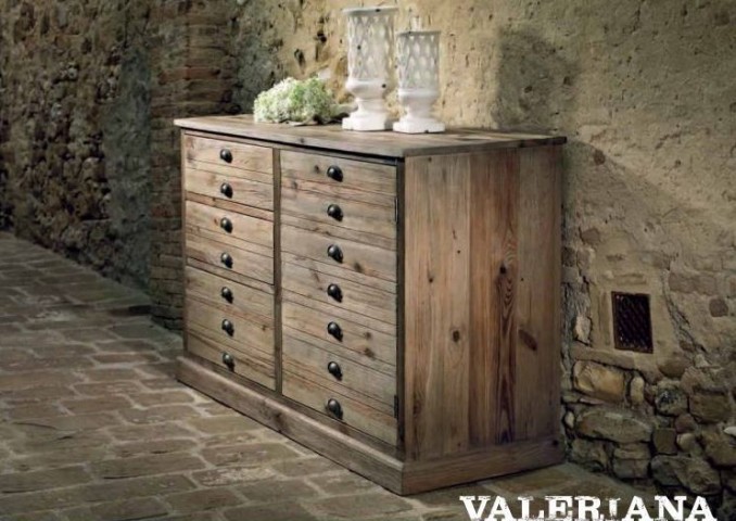 OLD WOOD COMMODE VALERIANA